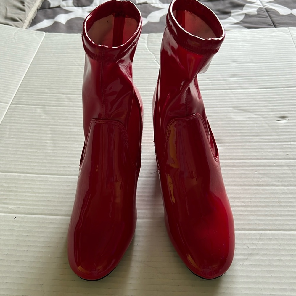 Red rain boot ankle style pre owned look really great